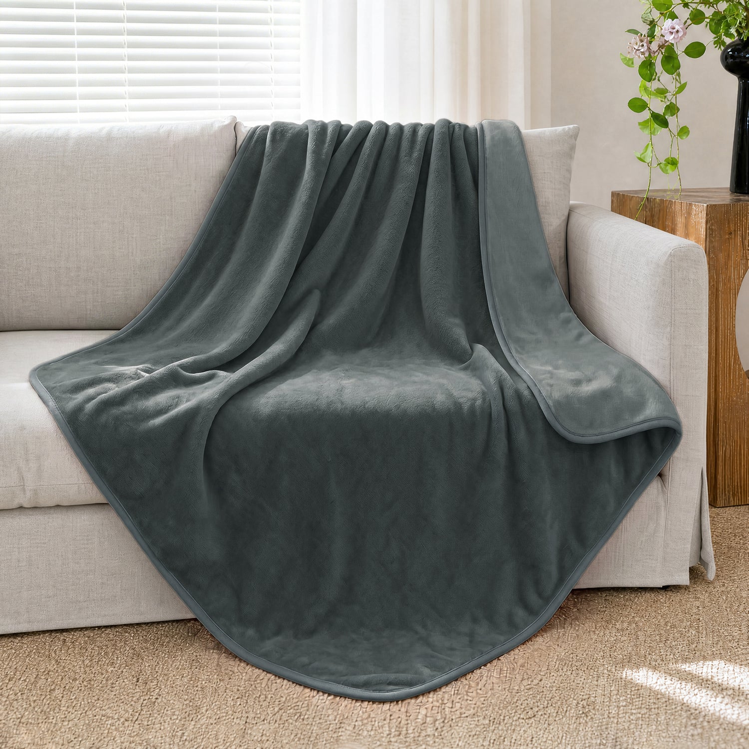 reversible-sherpa-fleece-waterproof-pet-blanket-for-dogs-and-cats#color_grey